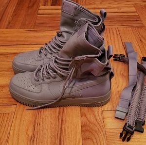 Nike SF AF1 QS Mens 9 in Dust (Light Grey)